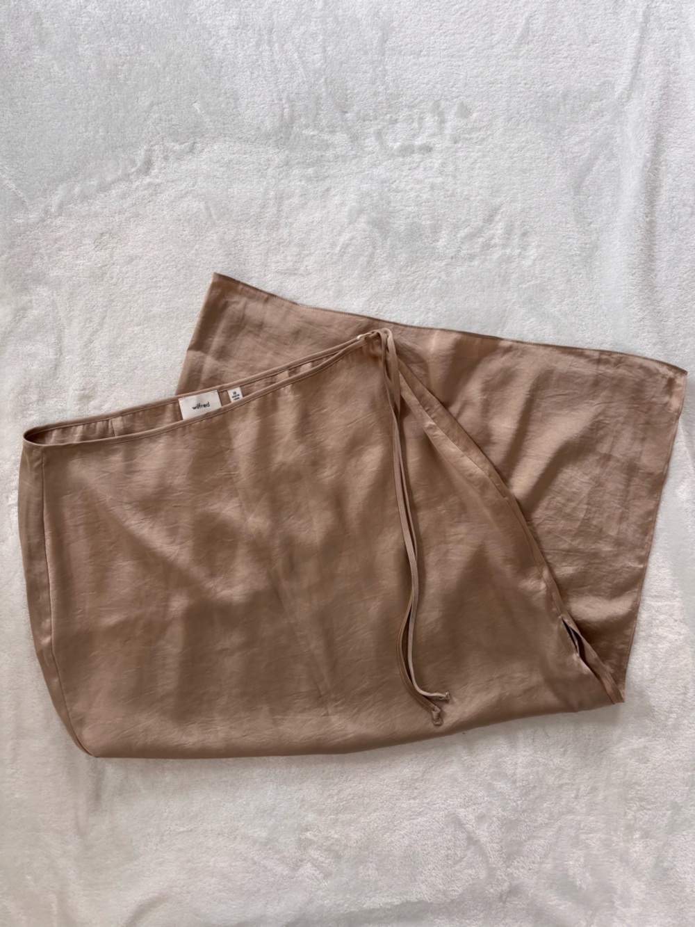 Aritzia Wilfred Elixir satin skirt
